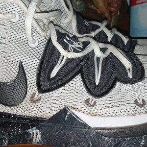 MENS NIKE  Kyrie 5 BLACK AND WHITE  OREOS SNEAKERS